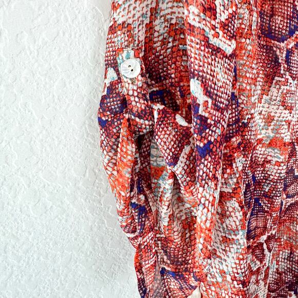 Fig And Flower Womens Lightweight Blouse Size 1X Floral Roll Tab Sleeves Office - Picture 4 of 7